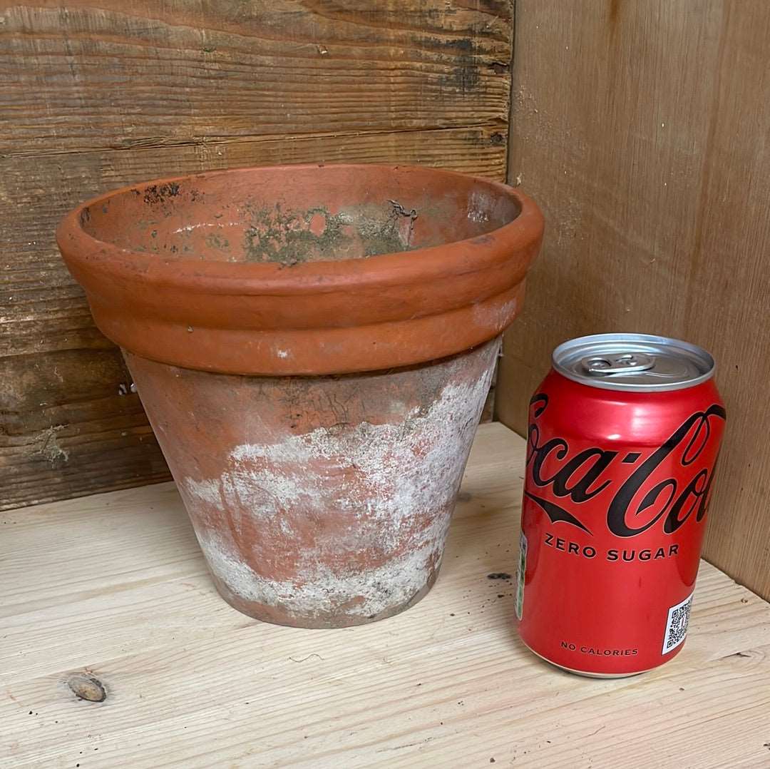 Vintage Sankey terracotta pot D 18cm H 16cm with wide rim.