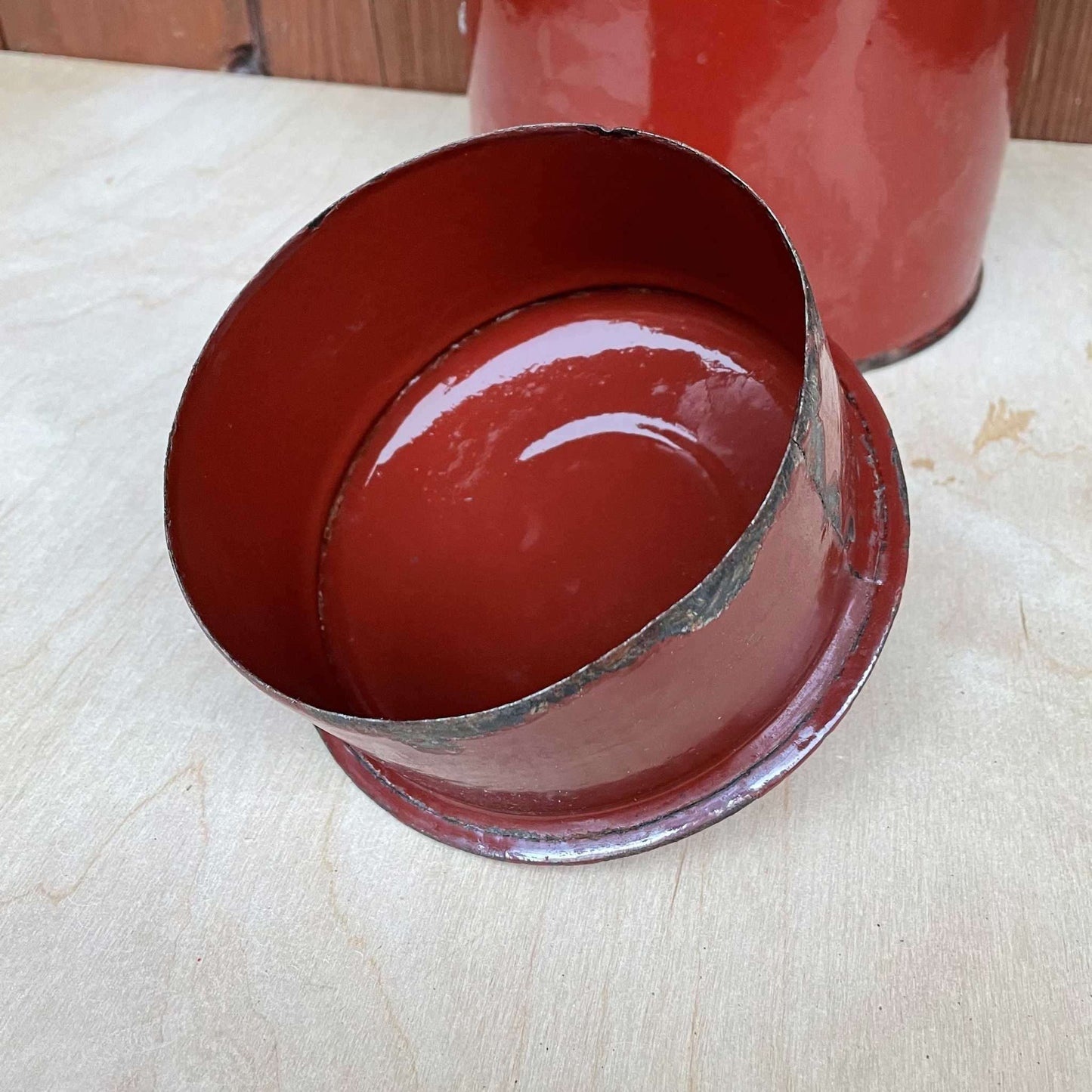 Brown enamelled churn container with lid.