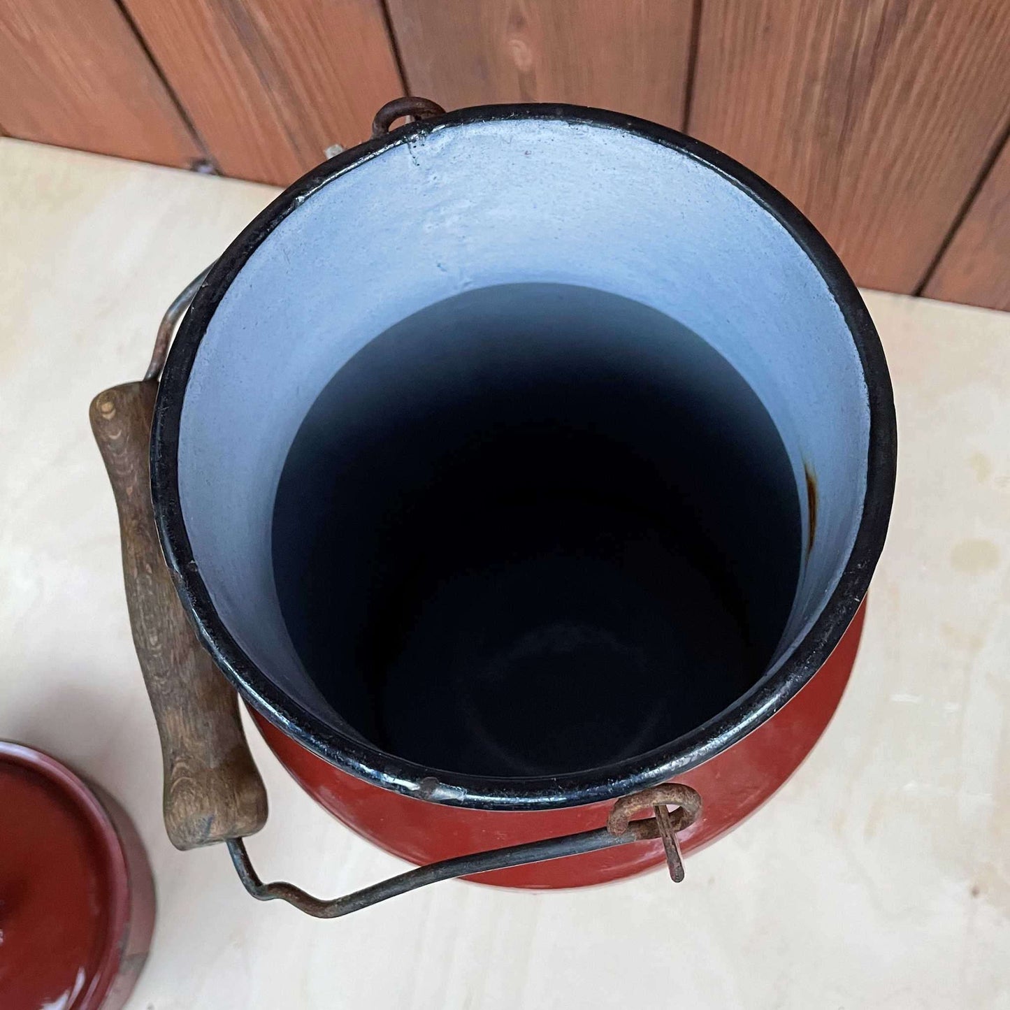 Brown enamelled churn container with lid.