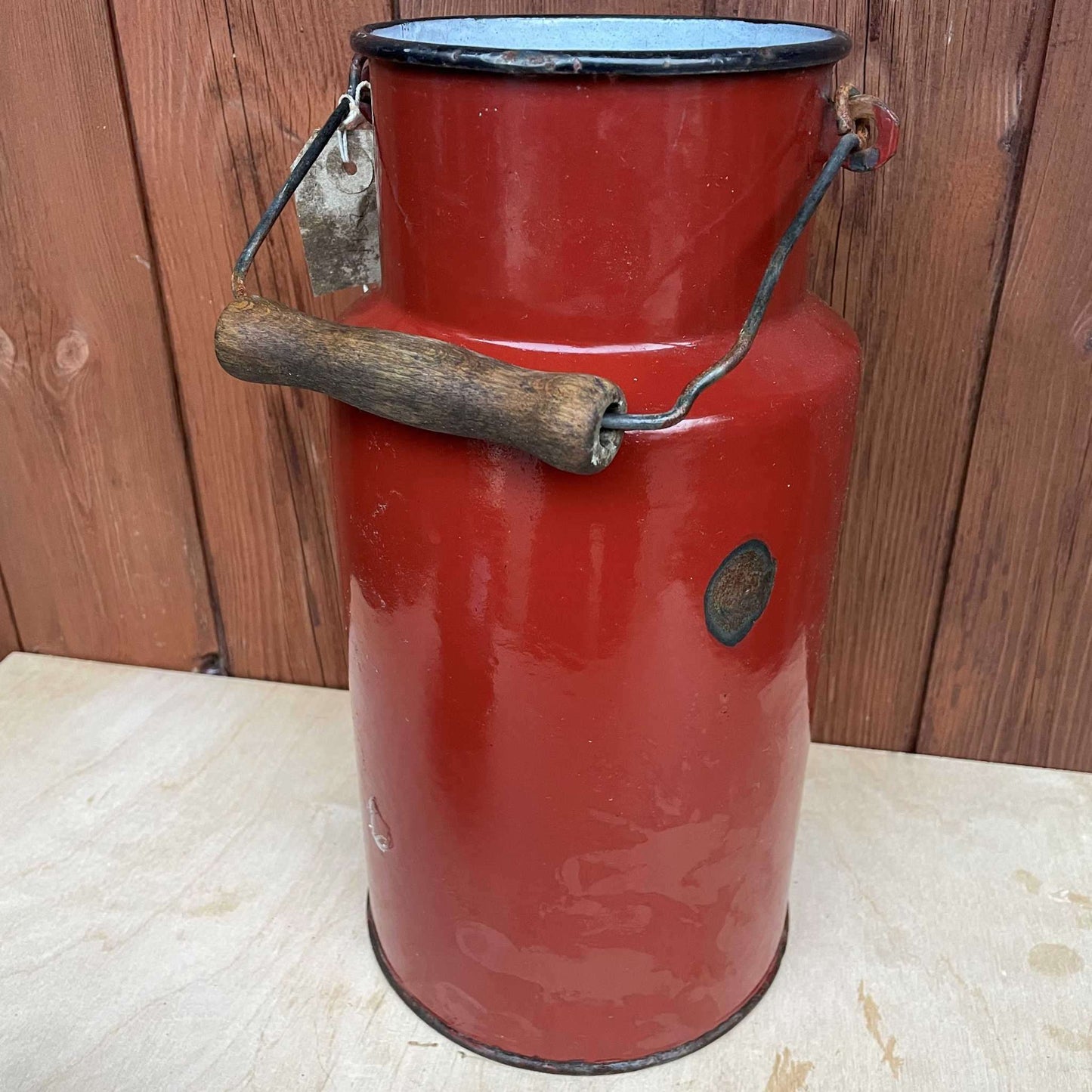 Brown enamelled churn container with lid.