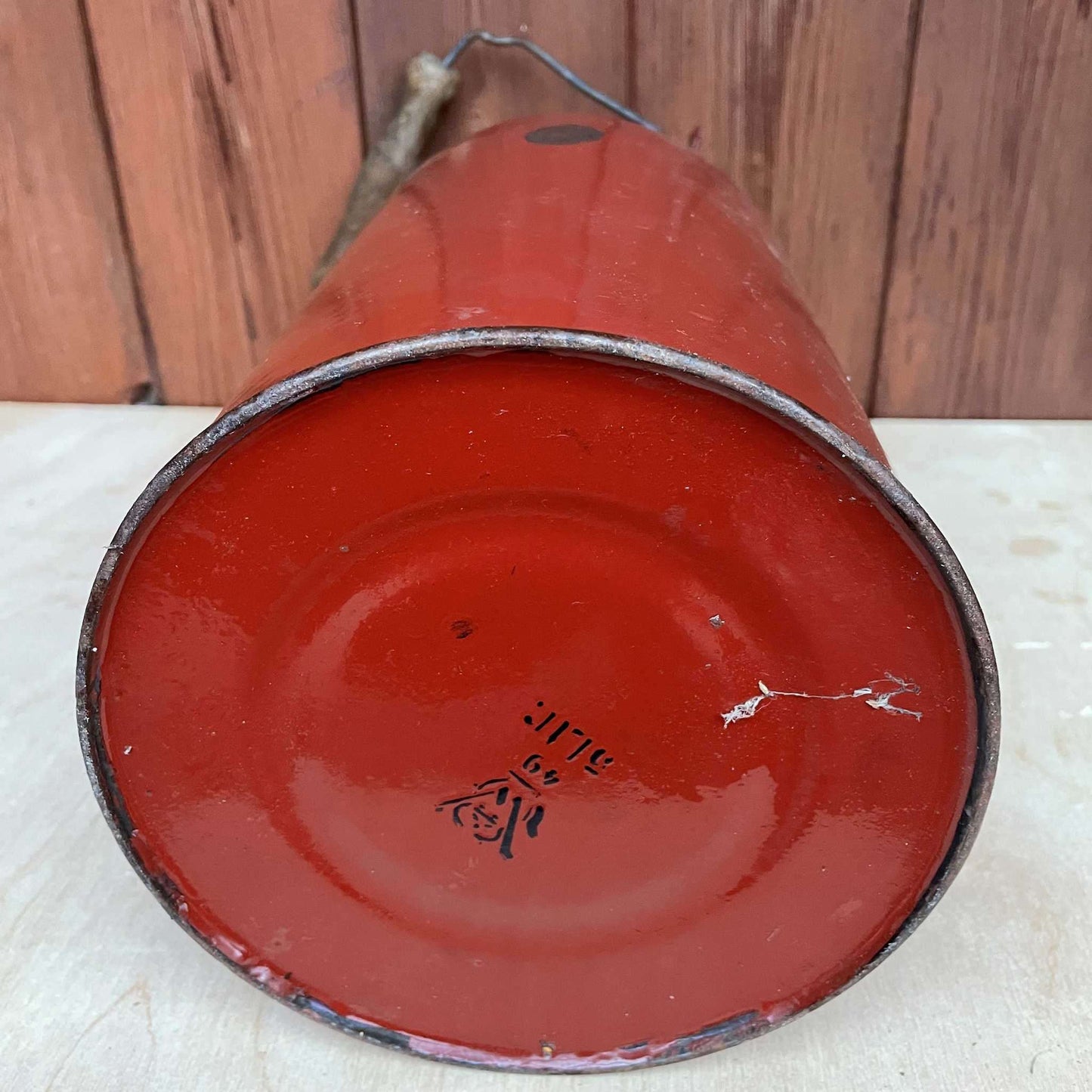 Brown enamelled churn container with lid.
