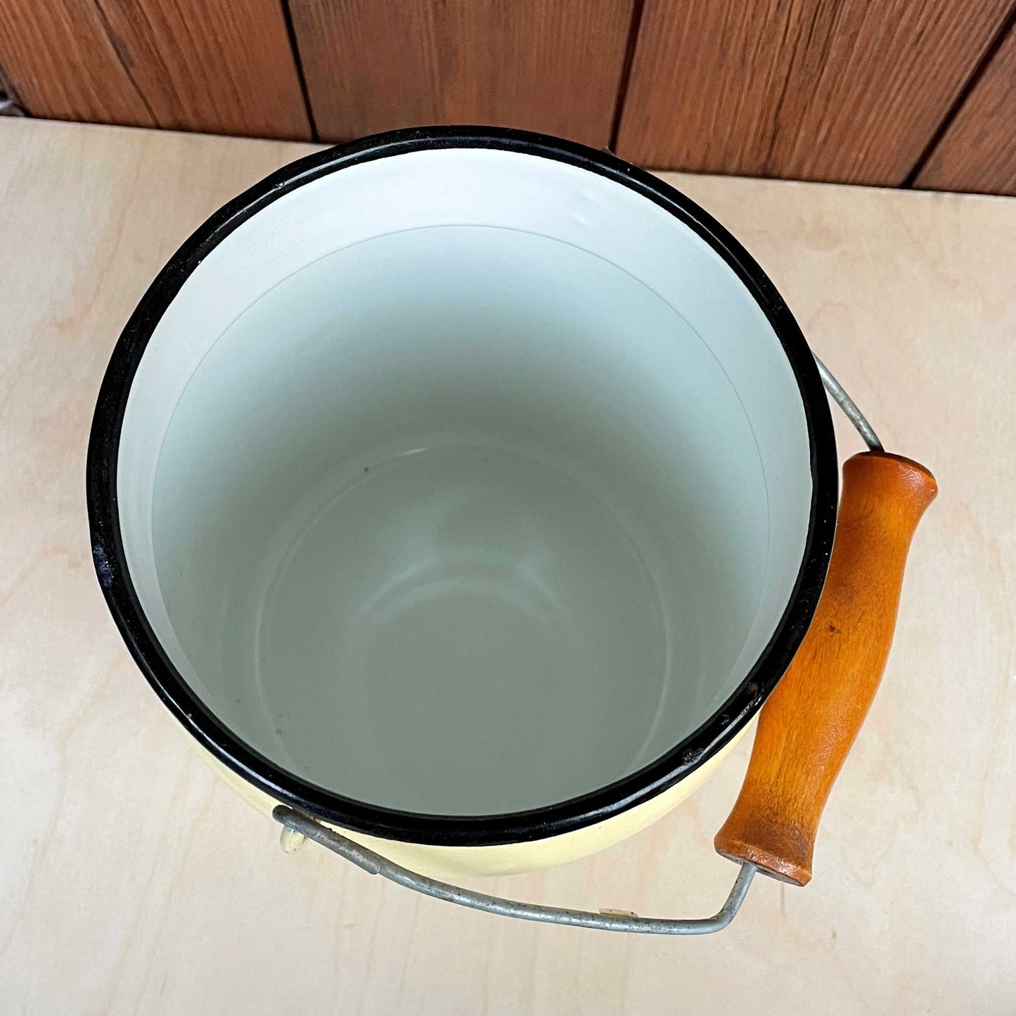 Cream enamelled churn container with lid.