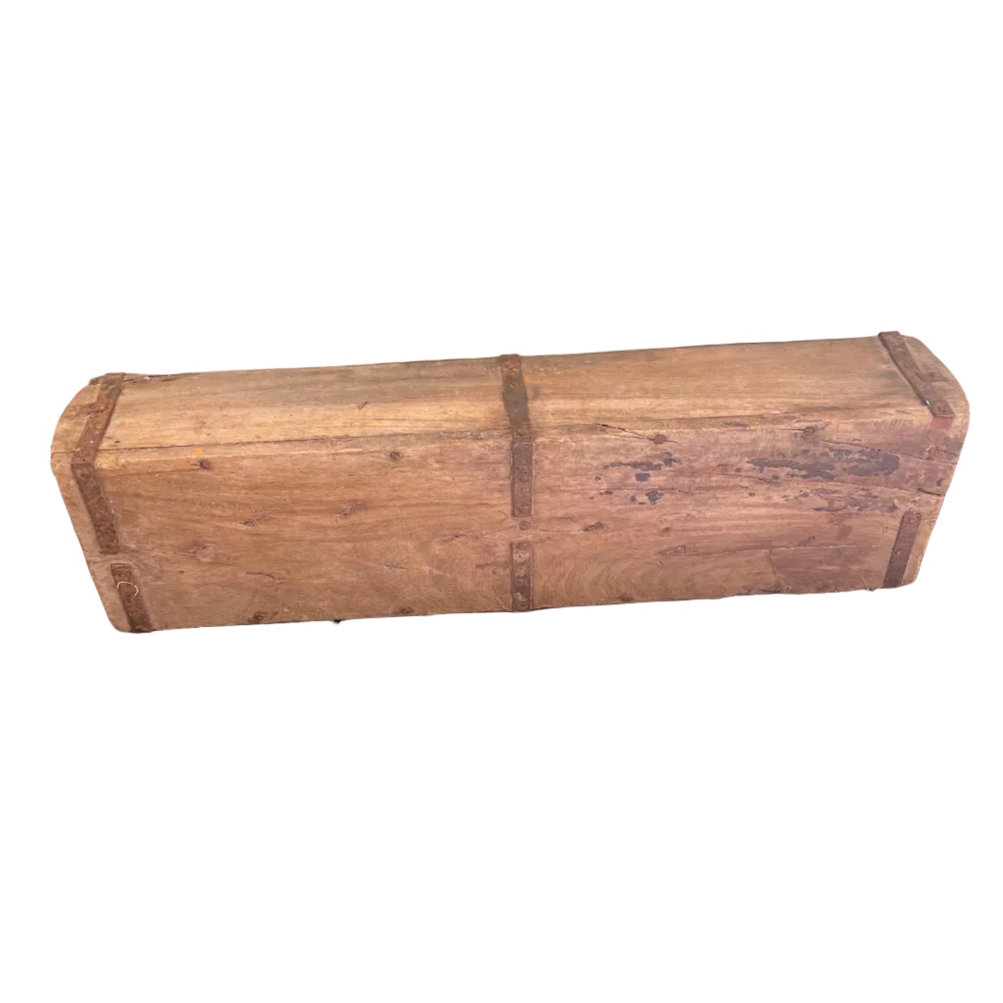 A double Indian brickmould on a white background.