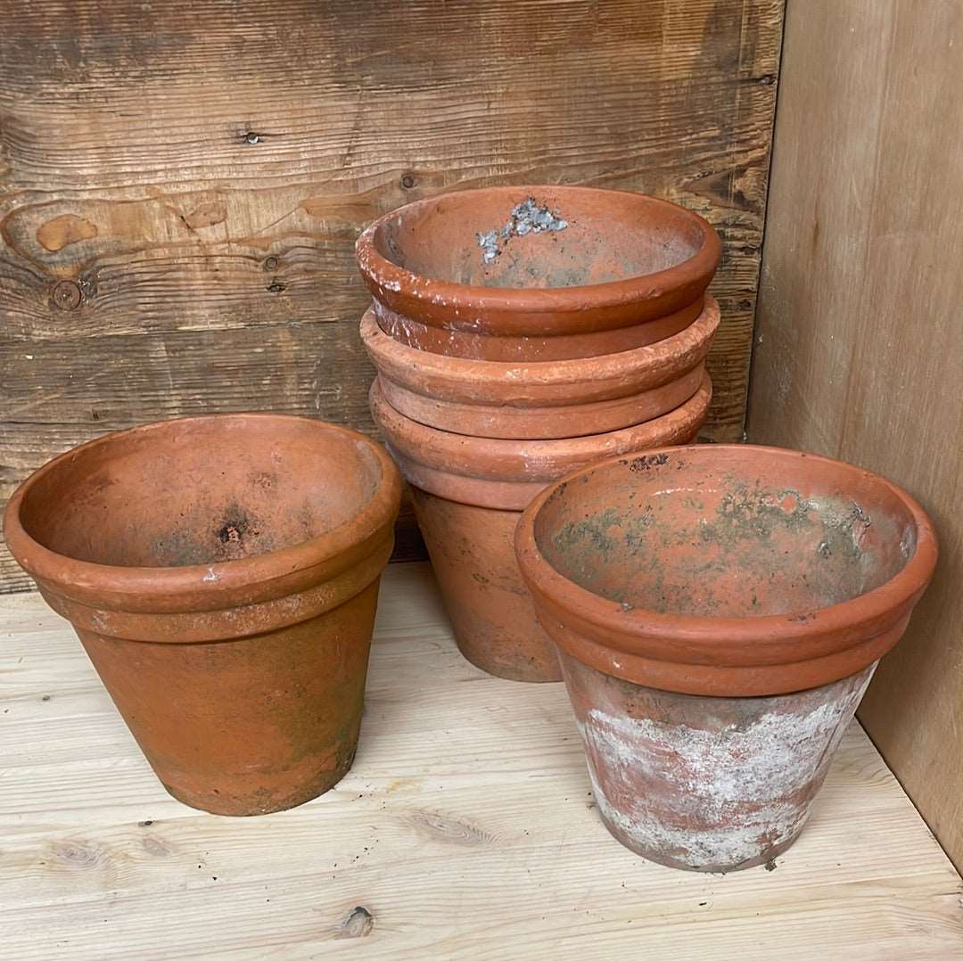 Vintage Sankey terracotta pot D 18cm H 16cm with wide rim.