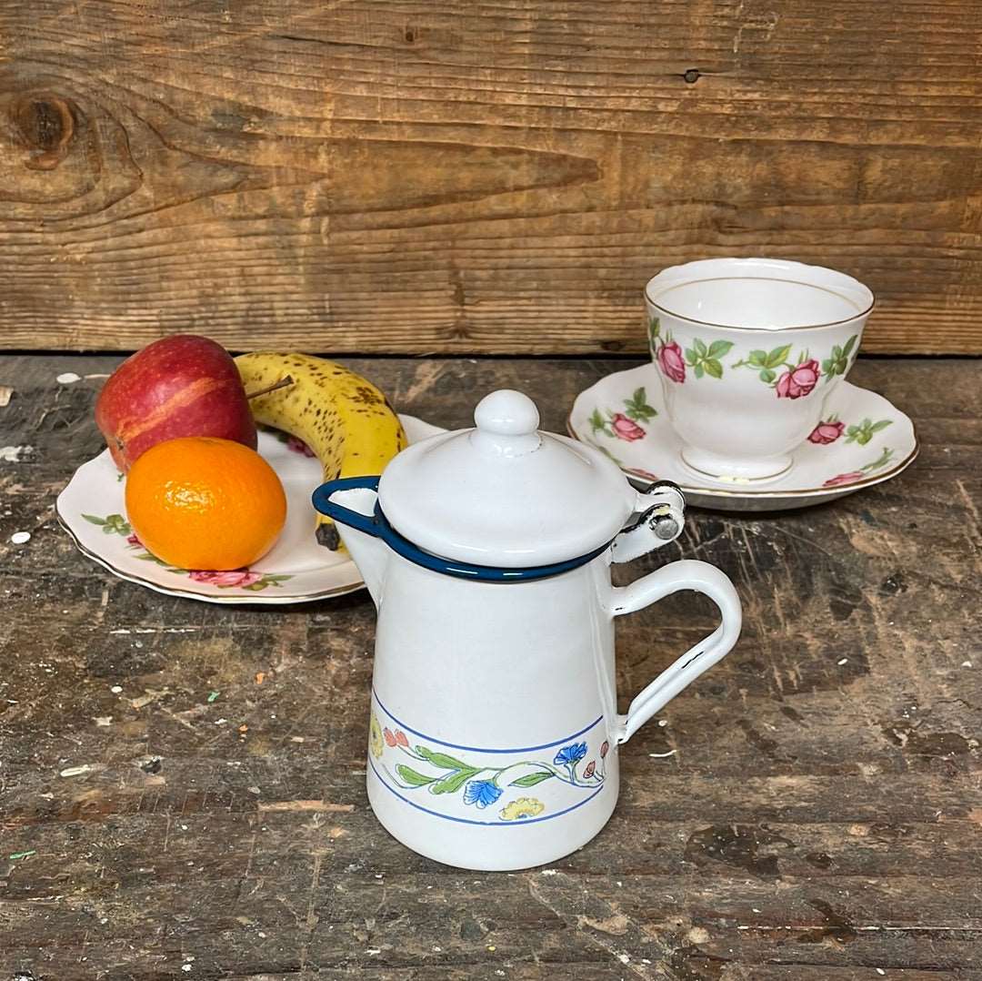 Mini enamelled coffee pot white with floral décor.