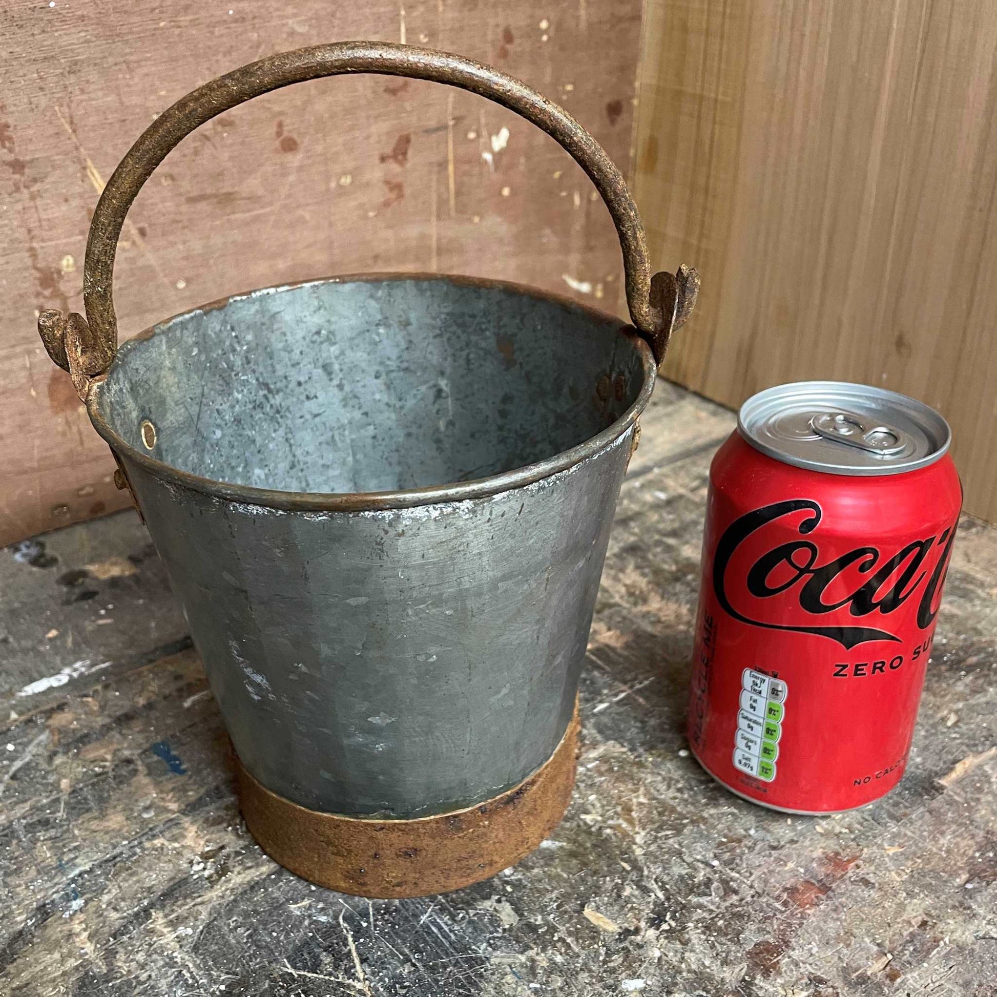 Mini metal rustic bucket with metal handle.