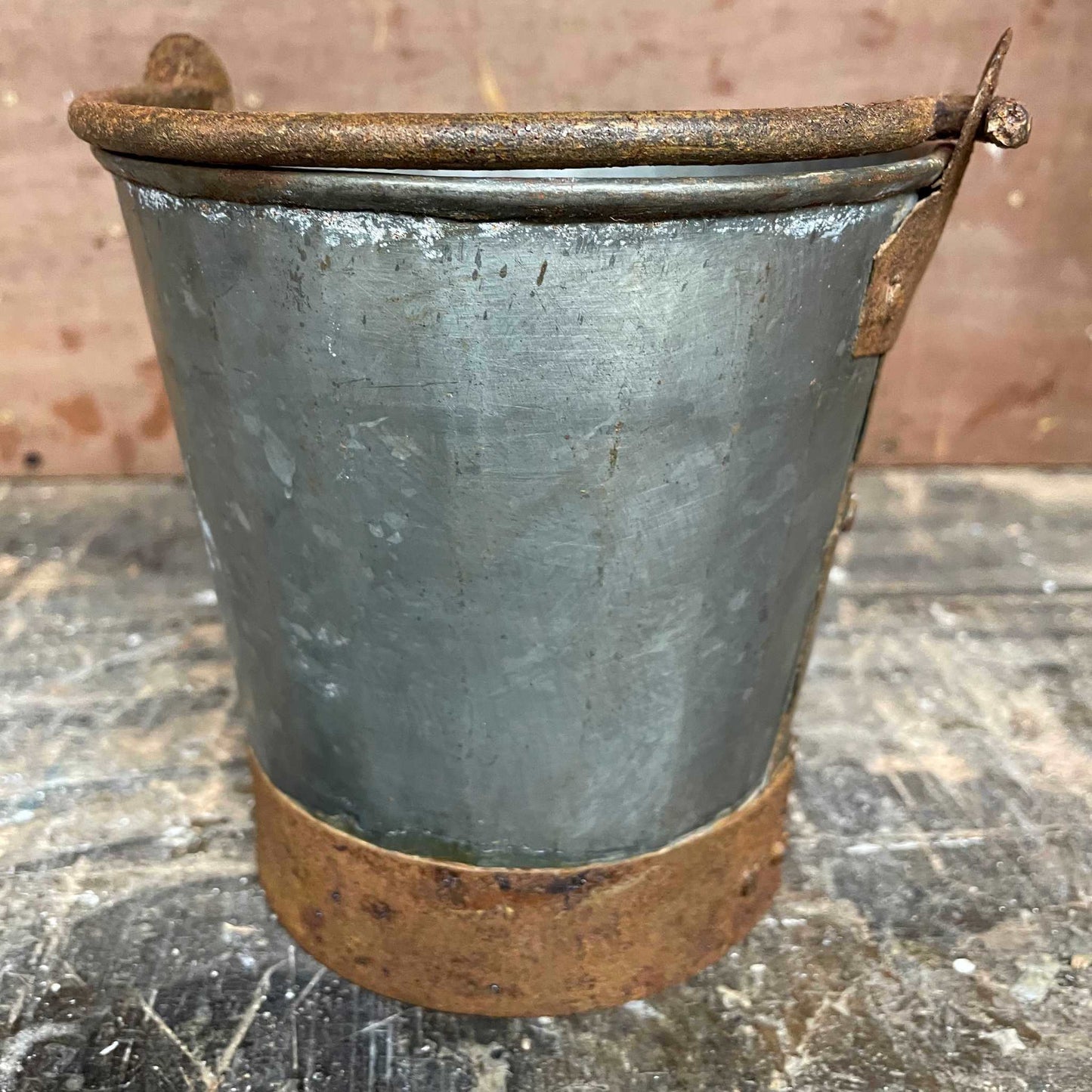 Mini metal rustic bucket with metal handle.