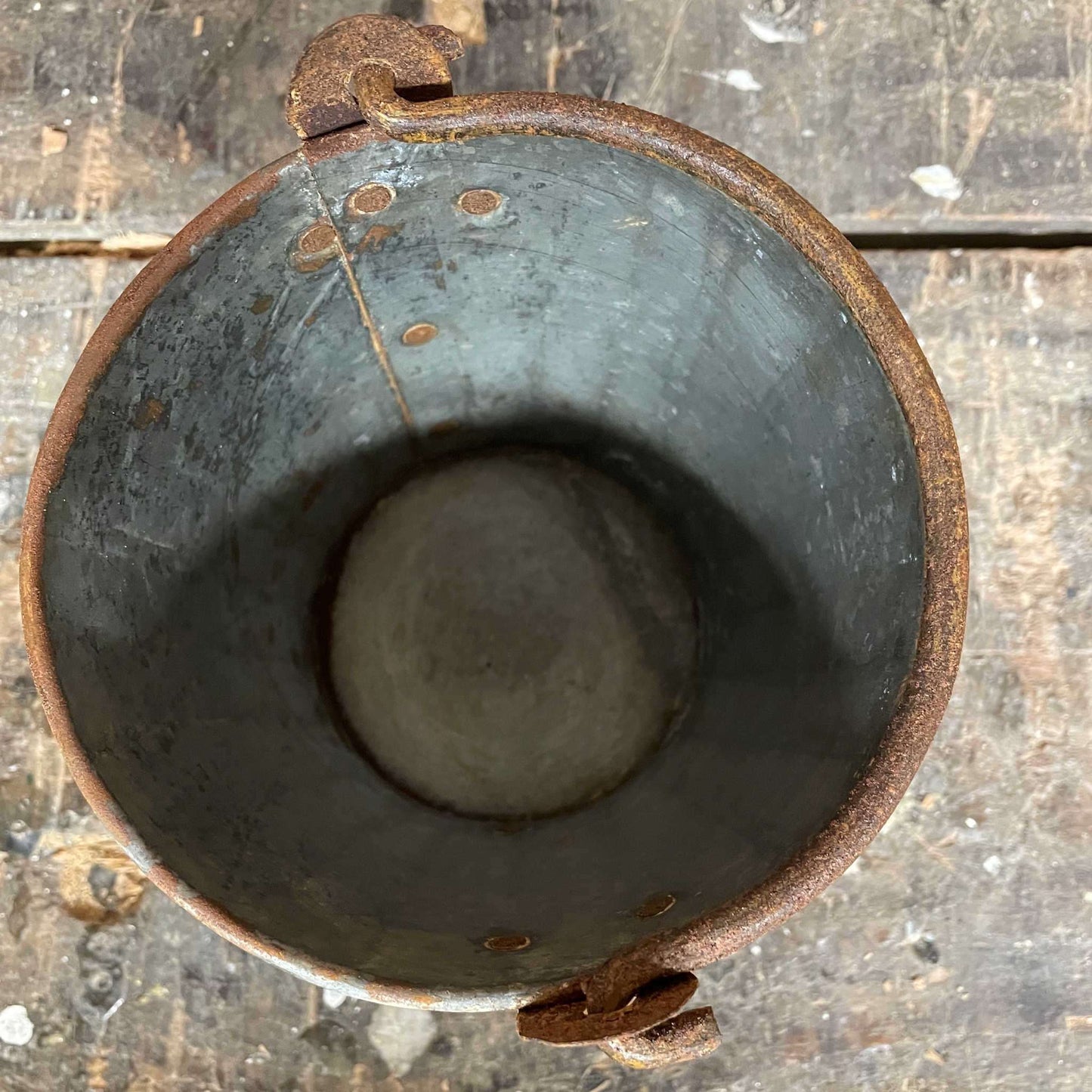Mini metal rustic bucket with metal handle.