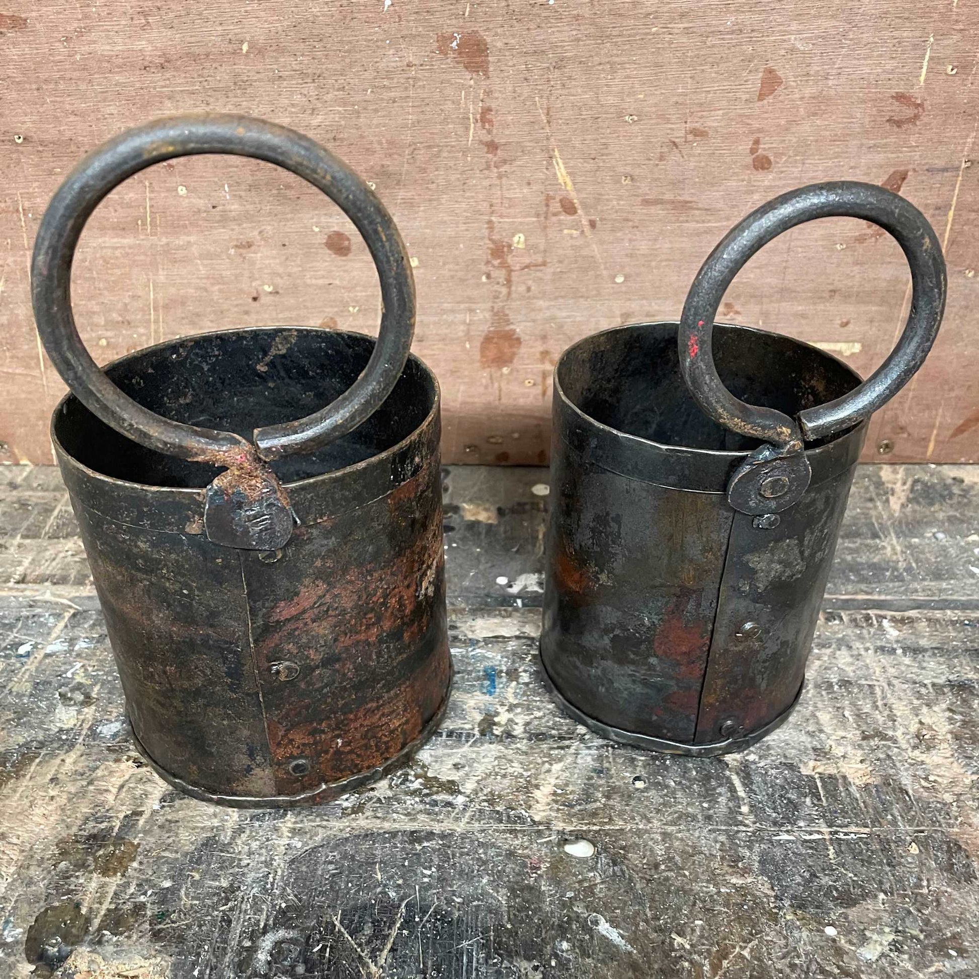 Single round metal pot planter set of 2