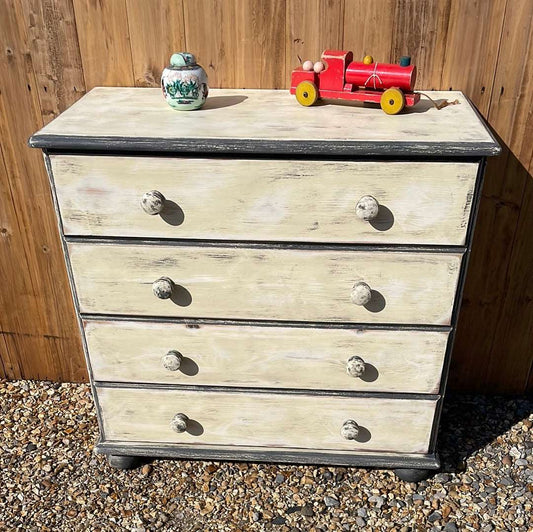 Painted pine chest of 4 drawers.