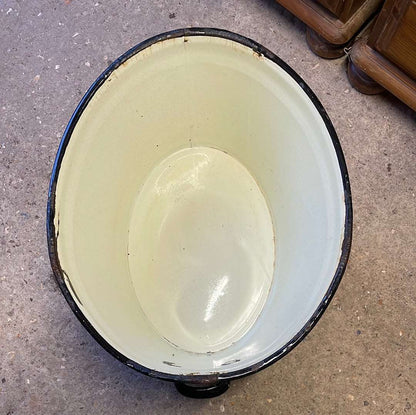 Cream enamel oval tub with two handles 45cm.