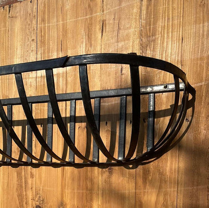 Metal flaky black wall basket planter.