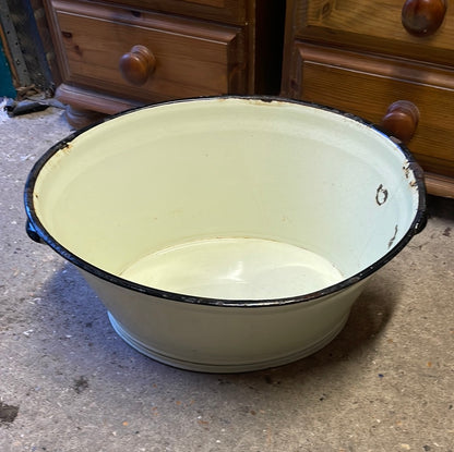 Cream enamel oval tub with two handles 45cm.